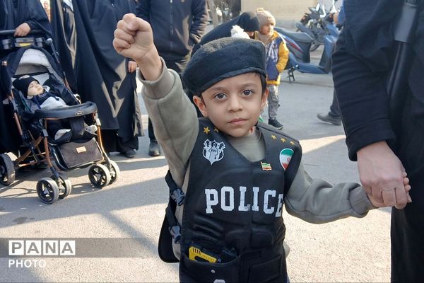 تجدید بیعت فرهنگیان و دانش آموزان بصیر و غیور  پاکدشت  با رهبر معظم انقلاب