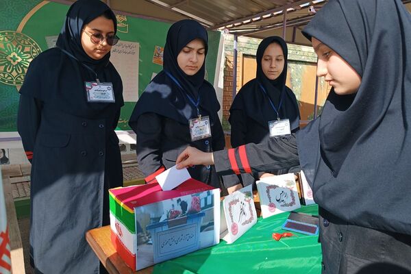انتخابات شورای دانش‌آموزی در تمام مدارس شهرستان ملارد 