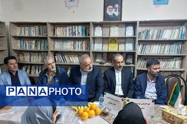 گفت‌وگوی خلاق دردبیرستان فاطمه‌الزهرا؛ نشست مشترک ناشر، معاونین و دانش‌آموزان نویسنده برای رفع چالش‌ها