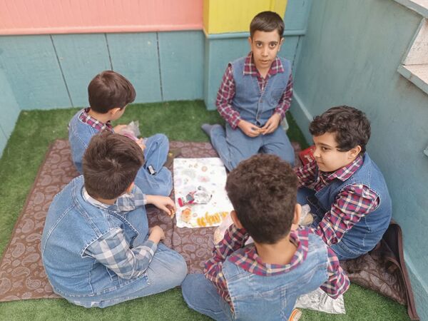 هوای پاک و  صبحانه ی سالم  در دبستان مبتکران ۳