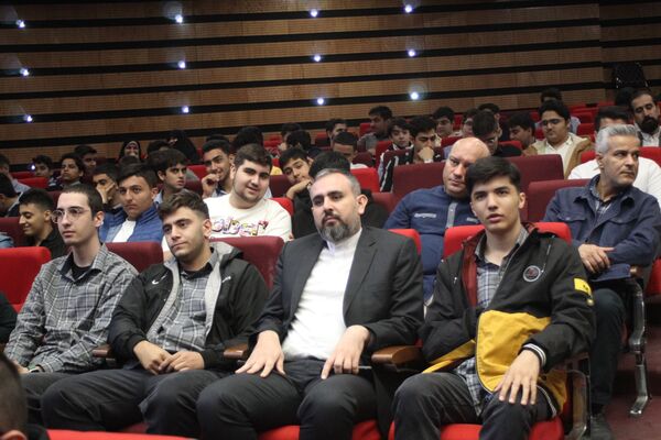 آیین تجلیل از برگزیدگان چهل و دومین دوره مسابقات فرهنگی و هنری دانش‌آموزان شهر تهران