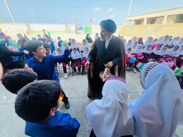 طنین «زنگ دوستی» در مدارس جاسک