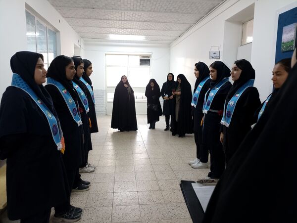 بازدید از نمایشگاه دست سازه هنرستان فنی و حرفه ای دخترانه فلسطین 