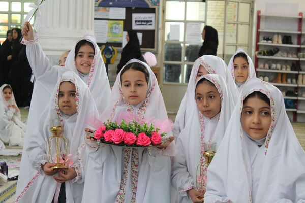 پرواز فرشته‌های آسمانی؛ جشن تکلیف دختران سملقان در مسجد جامع