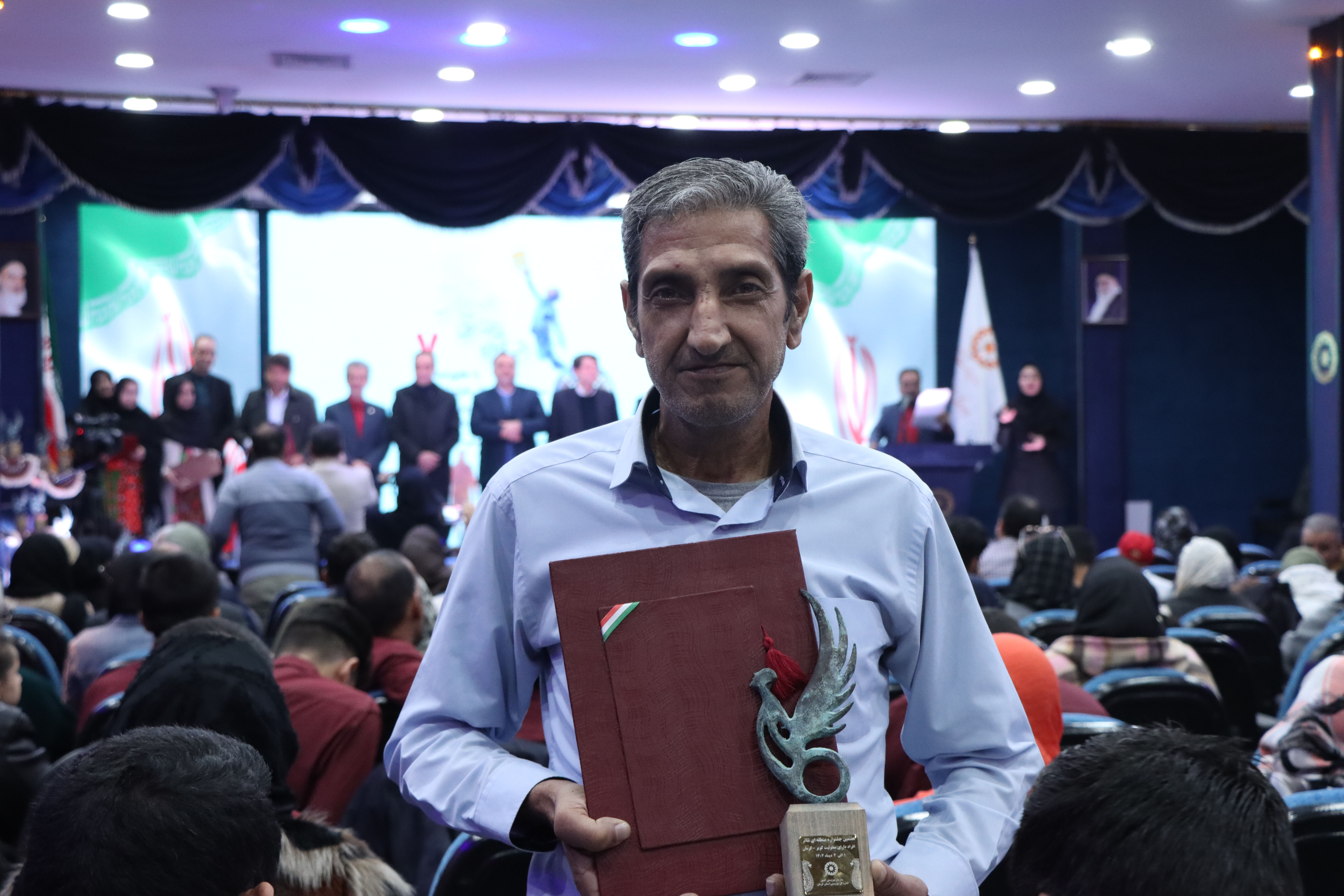 بهرام آزاد: صحنه تئاتر نشان داد معلولیت مانع آفرینش هنری نمی‌شود
