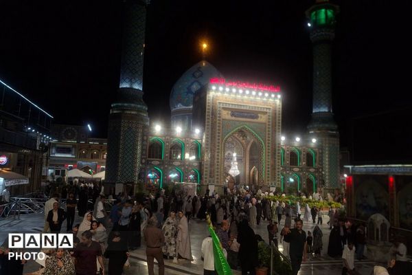 اقامه نماز مغرب و عشا در امامزاده صالح تجریش