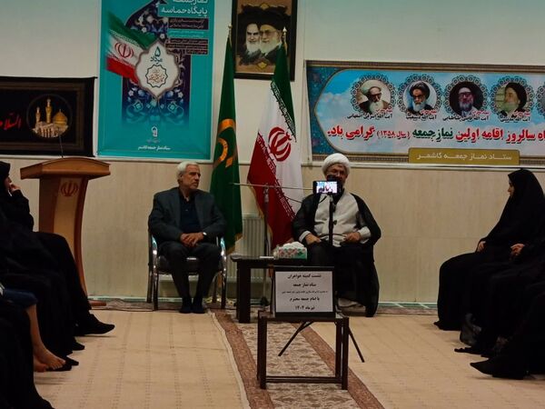 نشست بانوان ستاد نماز جمعه با امام جمعه شهرستان کاشمر 