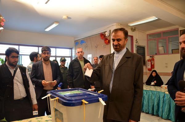 حضور پرشور مردم شهرکرد پای صندوق‌های رای برای اقتدار ایران