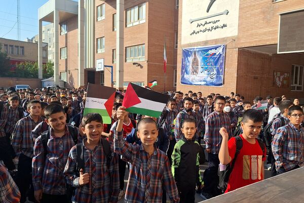 دانش آموزان شیرازی جنایات اسرائیل را محکوم کردند