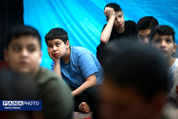 اعتکاف دانش‌آموزی در مسجد امام عصر (عج)