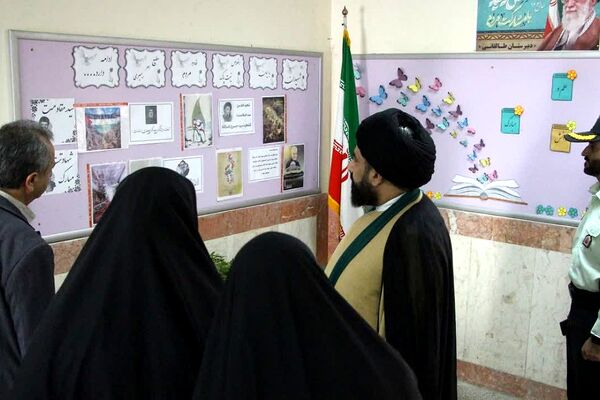 بازدید امام جمعه و مسئولان رودهن از دبیرستان آیت‌الله طالقانی رودهن 