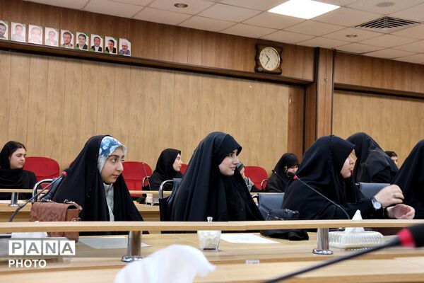 نشست خبرنگاران پانا منطقه ۱۷ تهران با مدیر آموزش و پرورش