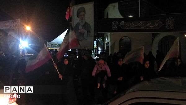 نیشابوری ها تا پایان جنگ  به  بلوار فضل با پرچم ایران  می آیند 