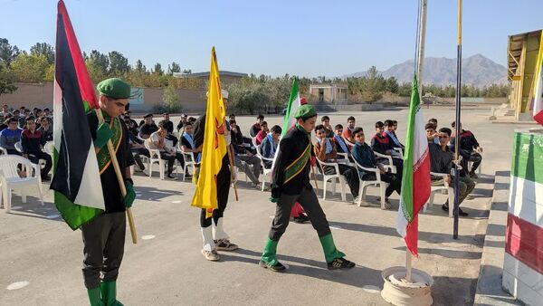 آیین نواختن زنگ استکبار ستیزی و یادواره وطن یار در هنرستان آیت الله خامنه‌ای بجستان