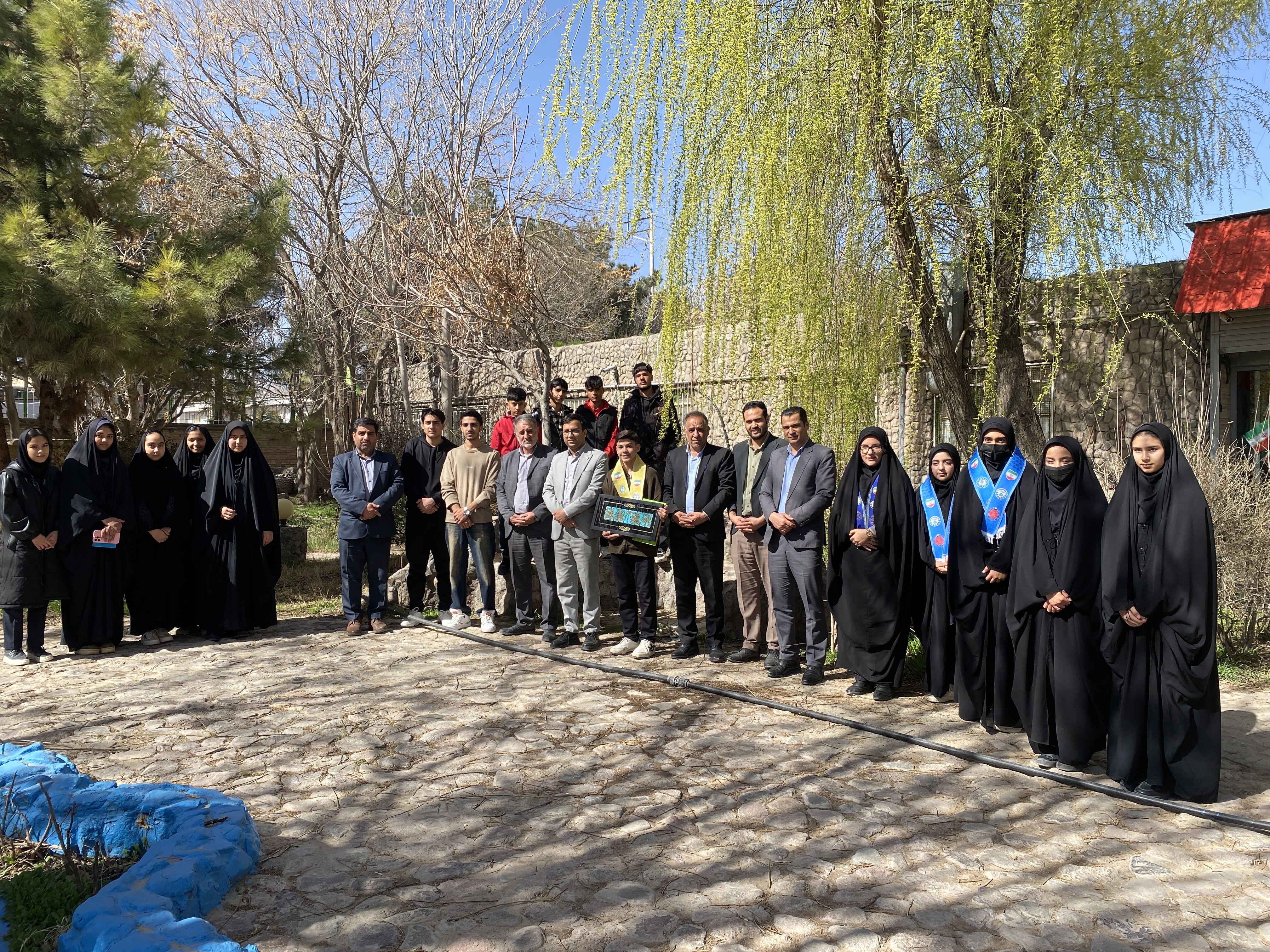 دومین جلسه مشورتی شورای دانش‌آموزی شهرستان با حضور مدیر آموزش و پرورش باخرز