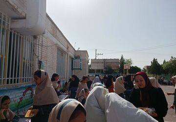 بازارچه دانش‌آموزی در دبستان سمیه
