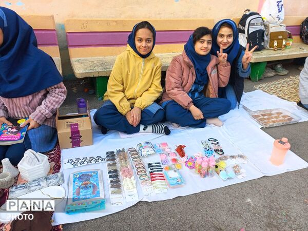 بازارچه کارآفرینی دانش‌آموزان شهید جواهری۲ 