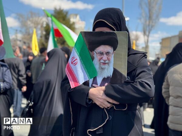خروش مؤمنان در دسته عزاداری رهبر