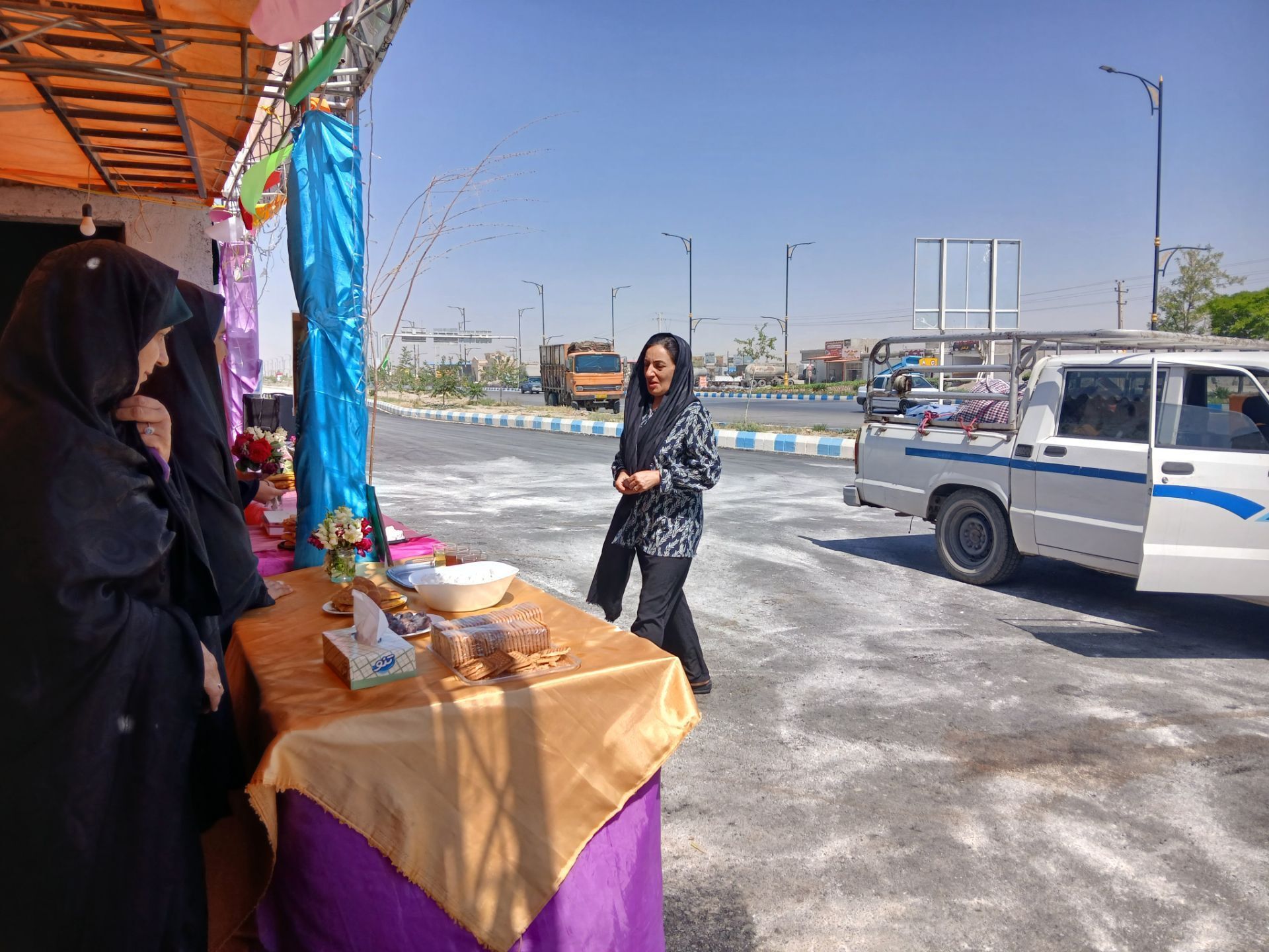 همکاری دانش آموزان خادمیار دبستان ضحی۲ با چایخانه دانش آموزی حضرت رضا(ع) شیروان
