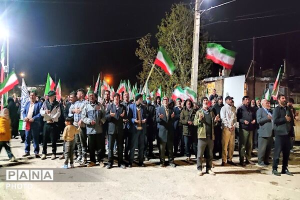حضور در تجمعات خیابانی یعنی هیات من الذله در برابر دشمن زورگو و دروغگو