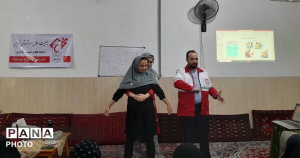  دوره‌های آموزشی کمک‌های اولیه در مجتمع مسکونی عقاب شهرک ناز فردیس