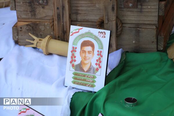 جشن شکوفه‌ها در بجنورد با نواخته‌شدن زنگ مهر و آغاز سال تحصیلی کلاس اولی‌ها