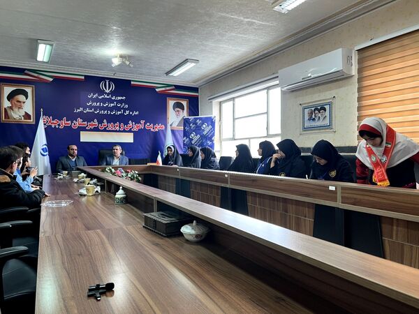 نشست خبری رئیس آموزش و پرورش ساوجبلاغ با خبرنگاران پانا 