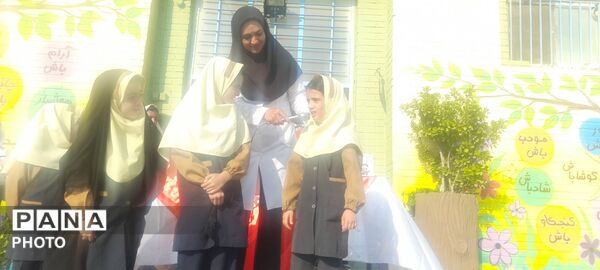 ۷ مهر؛ آموزش ایمنی و آشنایی با فداکاری آتش‌نشانان در دبستان فرزانگان