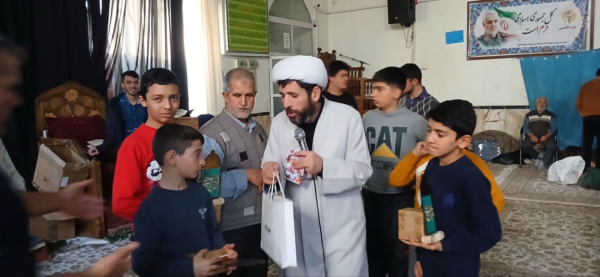 حضور رئیس حوزه علمیه شیروان در جمع معتکفین مسجد جامع شیروان