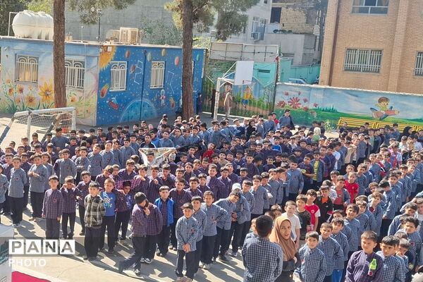 تقدیر از فرزند شهید همتی نژاد در دبستان ملاصدرا 