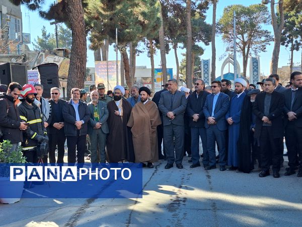 آیین گلباران تمثال امام خمینی(ره) در آغاز دهه فجر