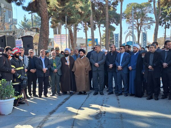 آیین گلباران تمثال امام خمینی(ره) در آغاز دهه فجر