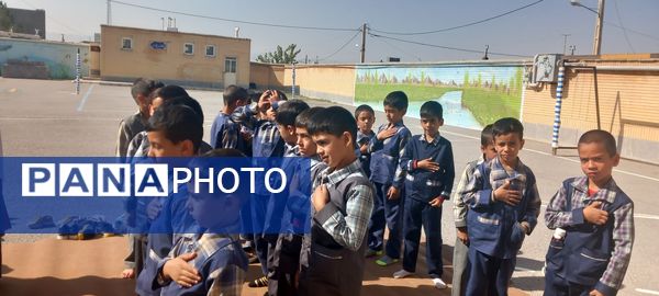 تقدیر از دانش‌آموزان برتر قرآنی در دبستان حضرت رقیه (س)