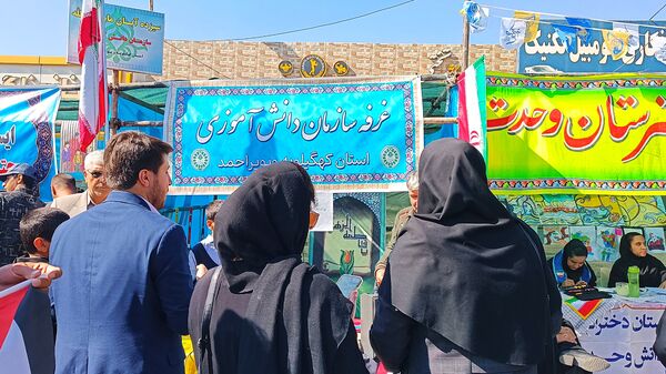 غرفه‌های سازمان دانش‌آموزی در راهپیمایی ۱۳ آبان یاسوج میزبان نوجوانان شدند