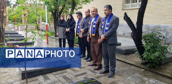 تجدید پیمان با شهدا به مناسبت هفته گرامیداشت مقام معلم