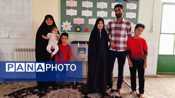 حضور شورآفرین مردم شهرستان راور در پای صندوق‌های رای