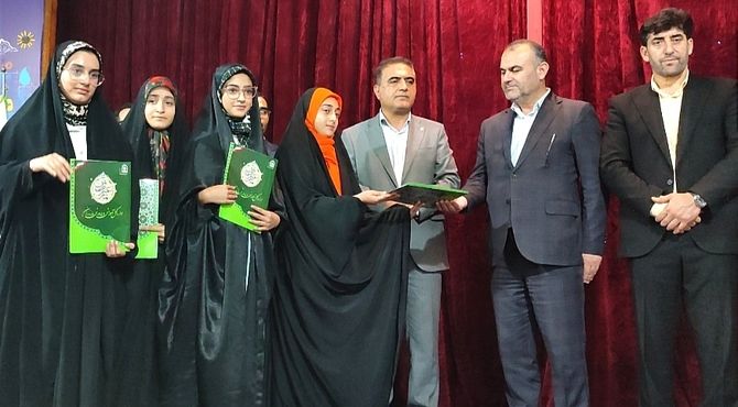 تجلیل از برگزیدگان استانی مسابقات قرآن، عترت و نماز در قائمشهر