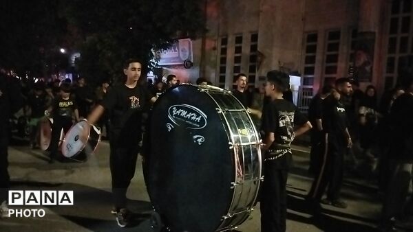 گذری بر فعالیت هیئت جواد الائمه شهرستان نیشابور در شب عاشورا 