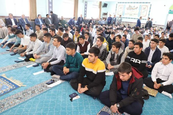 آیین نواخته شدن زنگ نماز در مدارس آذربایجان شرقی با حضور معاون آموزش متوسطه وزارت آموزش و پرورش