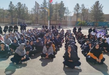 حماسه آفرینی دانش آموزان شهر نیم‌ور در روز مقابله با استکبار ستیزی جهانی