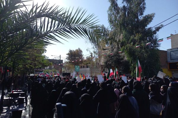 خروش هزاران دانش آموز ورامینی در ۱۳ آبان