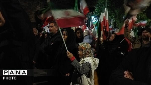 دختران نیشابوری در صف اول تجمعات-۲