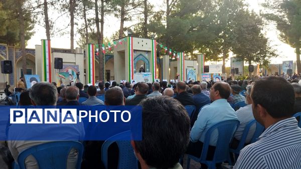 غبارروبی مزار شهدا توسط مسئولین شهرستان نیشابور انجام شد 