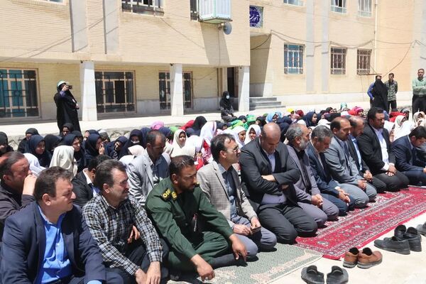 افتتاح زمین چمن مصنوعی با حضور  معاون تربیت‌بدنی و سلامت وزارت آموزش و پرورش