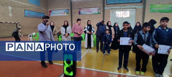 مسابقات دارت در دبستان پسرانه غدیر شهرستان شیروان