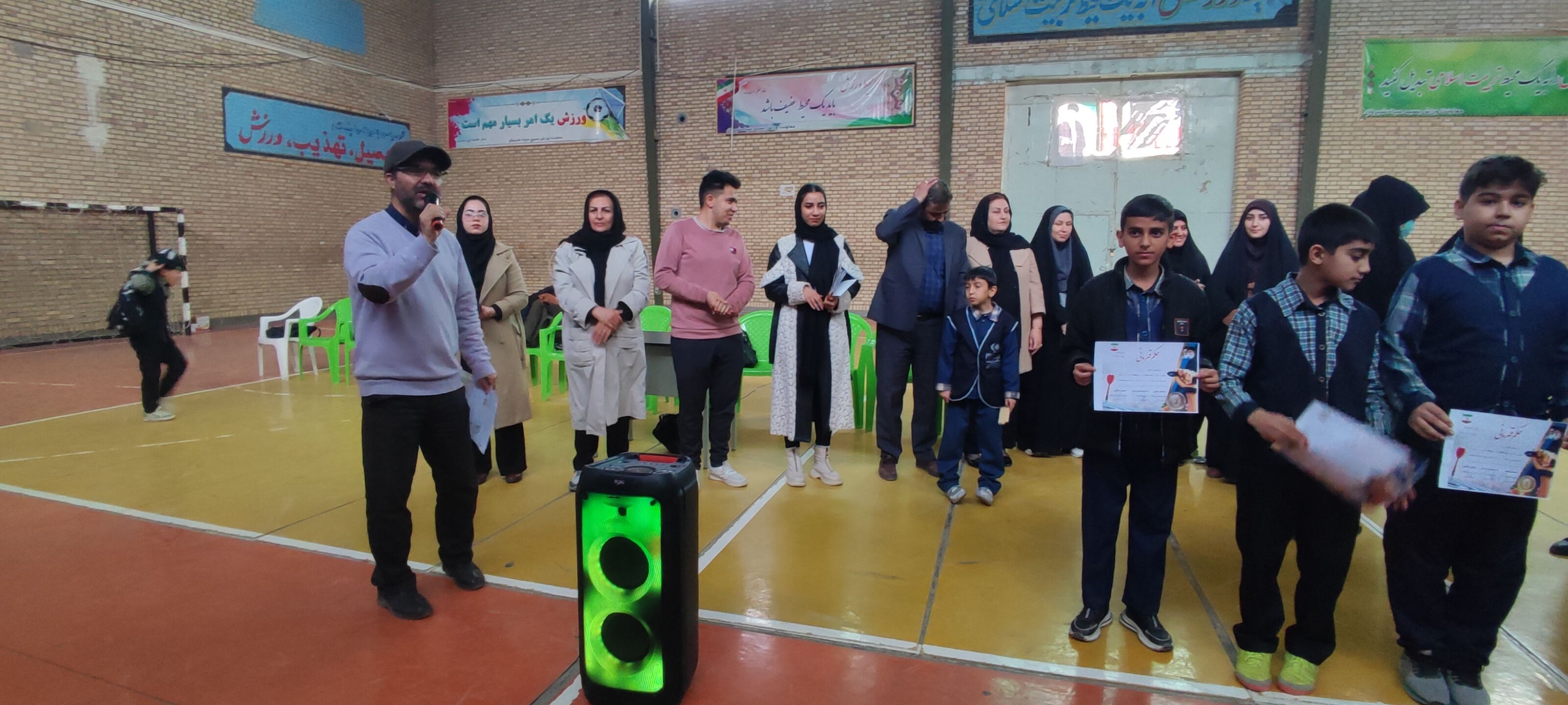 مسابقات دارت در دبستان پسرانه غدیر شهرستان شیروان