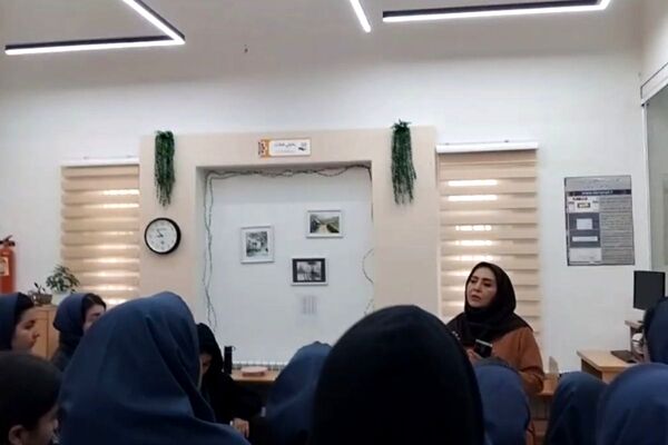  بازدید مدرسه نرگس پردیس از کتابخانه شیخ بهایی