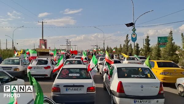 جلوه‌هایی از حرکت کاروان خودرویی بیعت با رهبر انقلاب در شهر کهک
