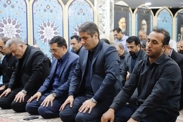 یادبود رهبر شهید در اداره‌کل آموزش و پرورش شهر تهران 