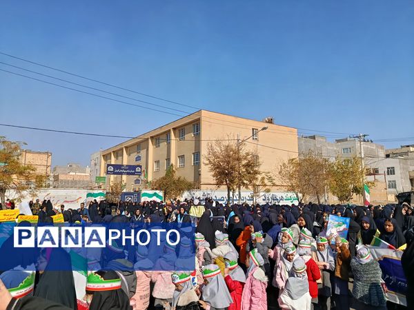 حضور دانش آموزان و آحاد مردم شریف منطقه رضویه در راهپیمایی 13آبان